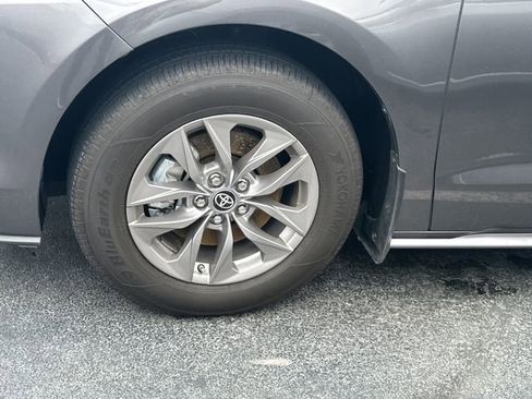 Certified 2024 Toyota Sienna XLE w/ XLE Plus Package FWD image 4