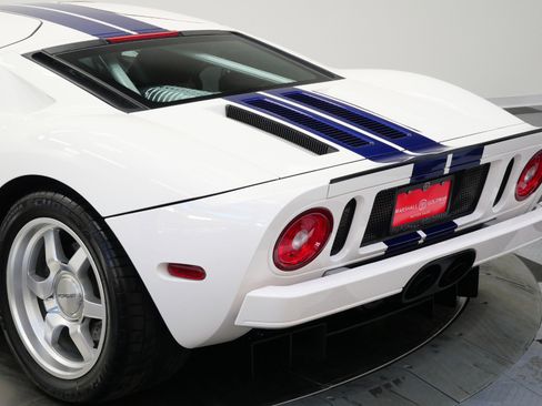 Used 2005 Ford GT RWD image 35