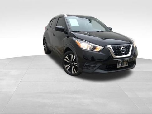 Used 2019 Nissan Kicks SV FWD image 4