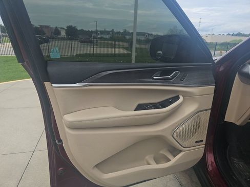 Used 2021 Jeep Grand Cherokee L Limited RWD image 12
