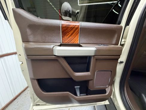 Used 2017 Ford F250 King Ranch w/ King Ranch Ultimate Package AWD/4WD image 11