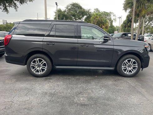 Used 2025 Ford Expedition Active AWD/4WD image 7