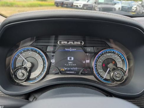 Used 2019 RAM 1500 Limited AWD/4WD image 11