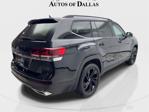 Used 2023 Volkswagen Atlas SE w/ Panoramic Sunroof Package image 6