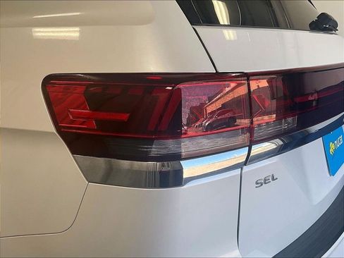 Used 2025 Volkswagen Atlas SEL AWD/4WD image 35