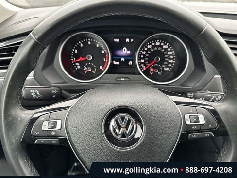 Used 2020 Volkswagen Tiguan SE w/ Panoramic Sunroof Package image 21