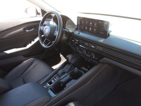 Used 2025 Honda Accord EX-L image 10