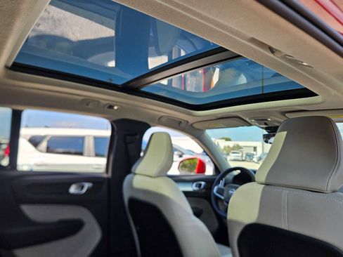 Used 2021 Volvo XC40 T5 Momentum w/ Protection Package Premier image 24