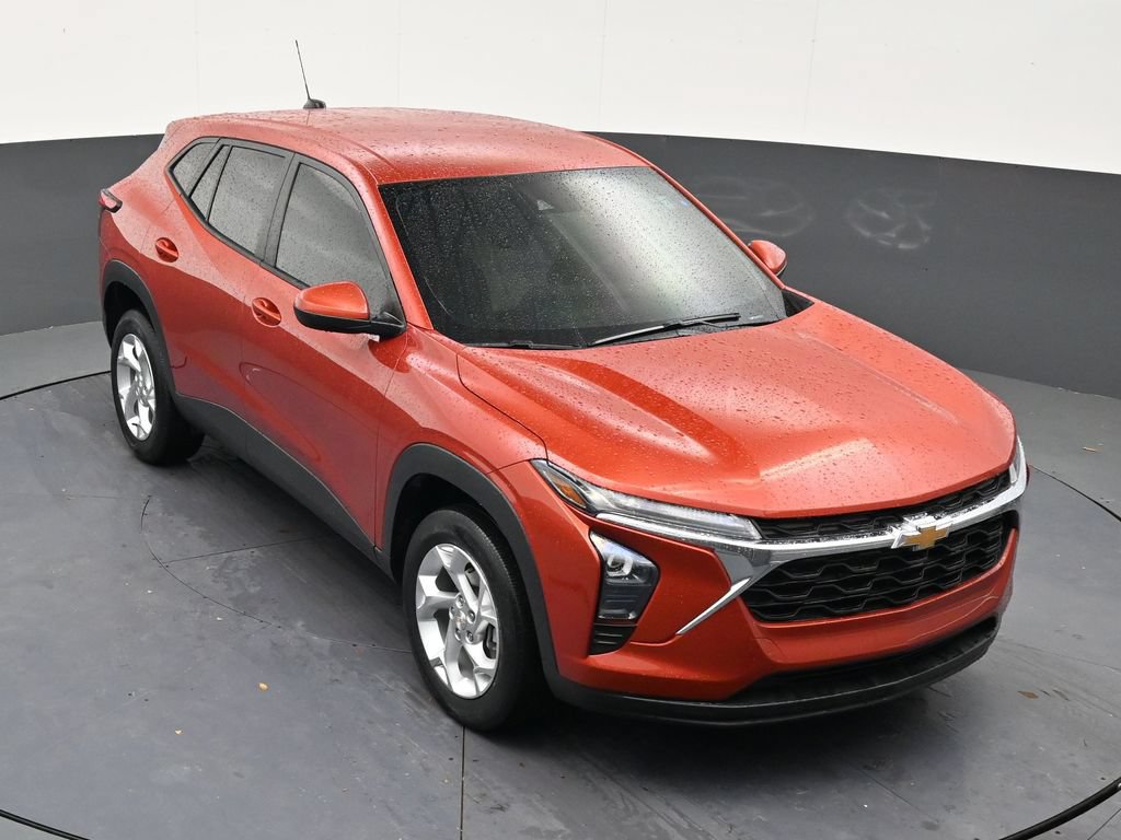 Used 2024 Chevrolet Trax LS w/ LS Convenience Package FWD image 18