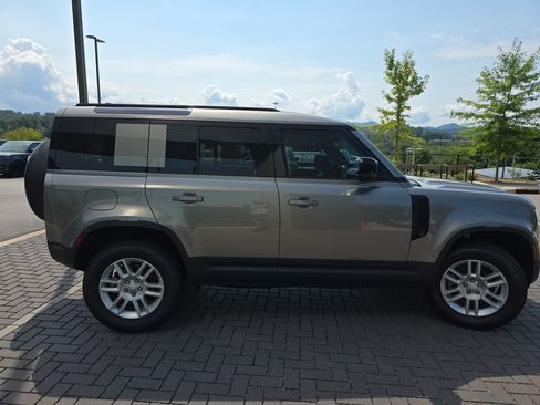 Certified 2025 Land Rover Defender 110 S AWD/4WD image 4