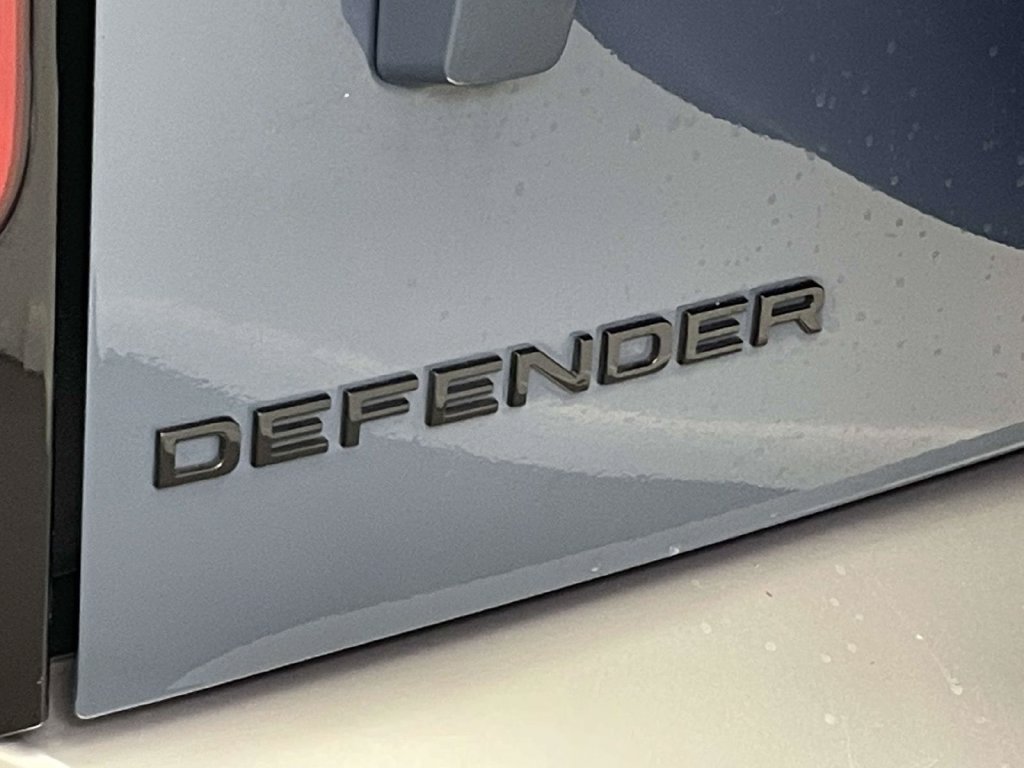 Used 2024 Land Rover Defender 110 S AWD/4WD image 10