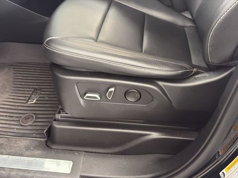 Used 2022 Cadillac Escalade ESV Luxury RWD image 5