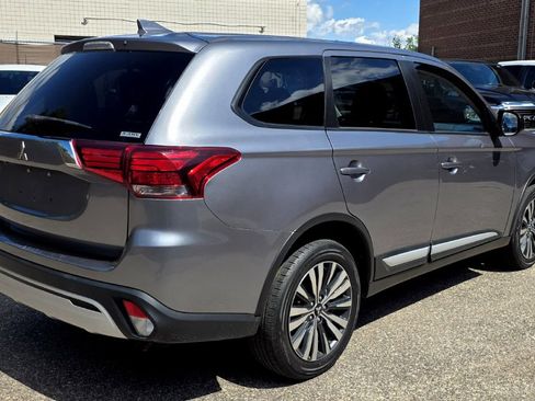 Used 2020 Mitsubishi Outlander SE AWD/4WD image 2