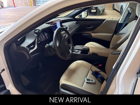 Used 2019 Lexus ES 350 w/ Premium Package image 5