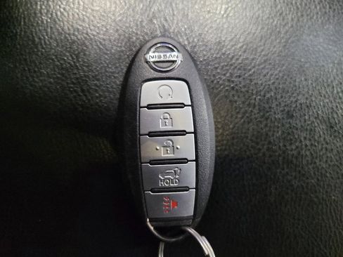 Used 2017 Nissan Pathfinder Platinum FWD image 32