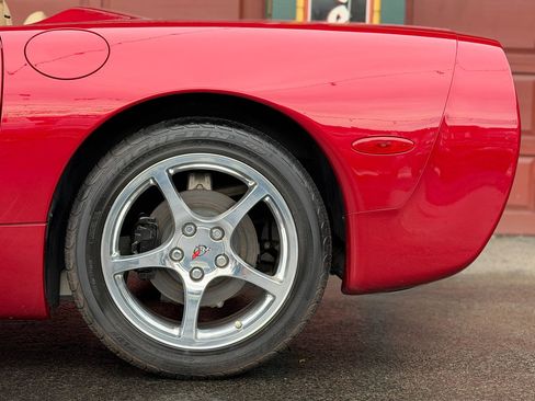 Used 2000 Chevrolet Corvette Convertible w/ Performance Handling Pkg image 34