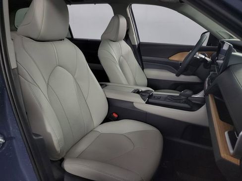 Used 2026 Toyota Grand Highlander Limited image 15