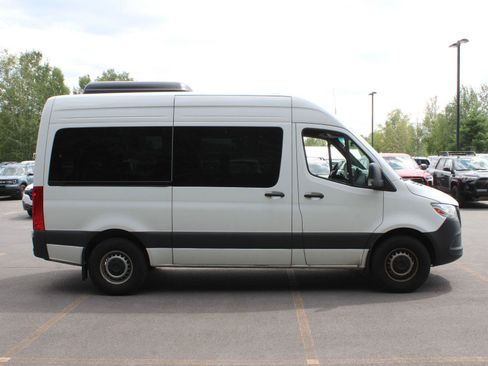 Used 2025 Mercedes-Benz Sprinter 2500 image 4