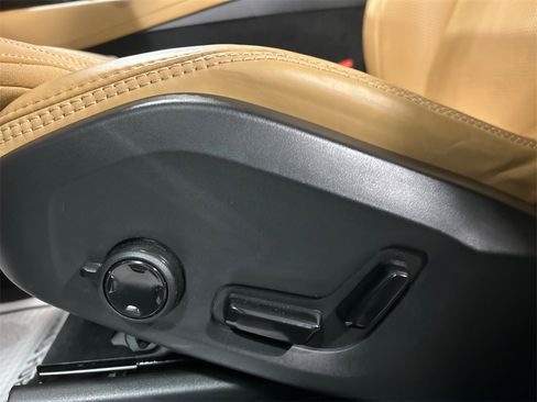 Certified 2023 Volvo XC90 T8 Ultimate w/ Protection Package Premier image 11