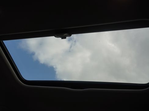 Used 2018 Chrysler Pacifica Limited w/ Tire & Wheel Group image 24