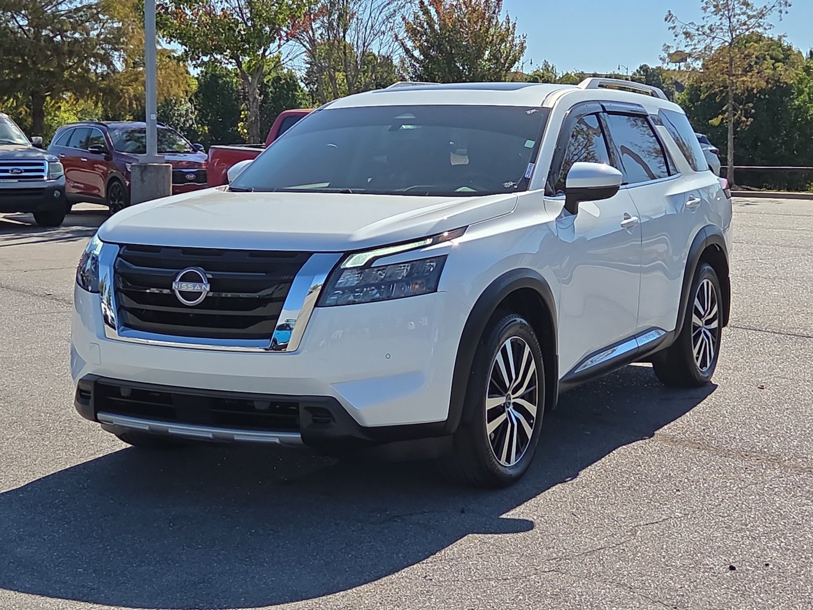 Used 2025 Nissan Pathfinder Platinum w/ Cargo Package AWD/4WD image 2