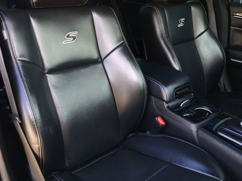 Used 2023 Chrysler 300 S w/ Comfort Group RWD image 16
