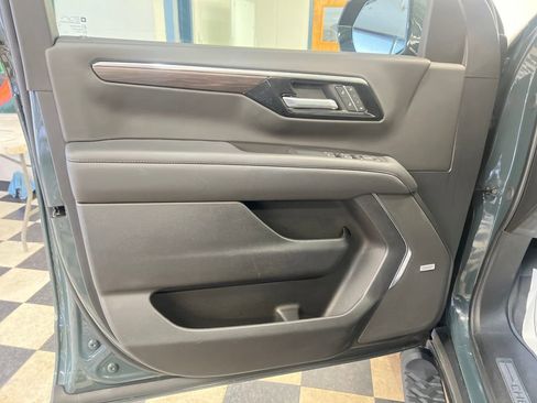 Used 2025 Chevrolet Tahoe Z71 w/ Comfort Package image 38