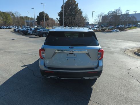 Used 2020 Ford Explorer XLT w/ Equipment Group 202A image 6