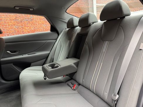 Used 2024 Hyundai Elantra SEL w/ Convenience Package FWD image 11