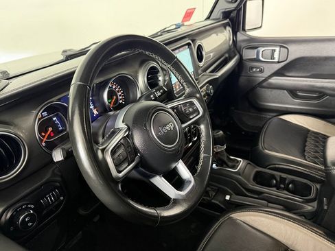 Used 2022 Jeep Gladiator Overland AWD/4WD image 24