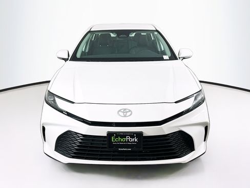 Used 2025 Toyota Camry LE image 2