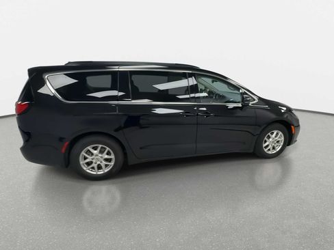 Used 2022 Chrysler Pacifica Touring-L FWD image 9