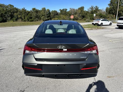 New 2025 Hyundai Elantra Limited image 11