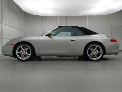 Used 2003 Porsche 911 Carrera RWD image 2