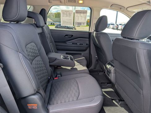 Used 2024 Nissan Pathfinder SV AWD/4WD image 32