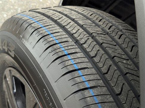 Certified 2023 Toyota Highlander XLE image 28