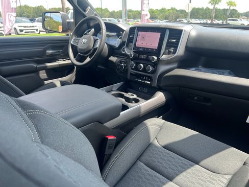 New 2026 RAM 1500 Express AWD/4WD image 16