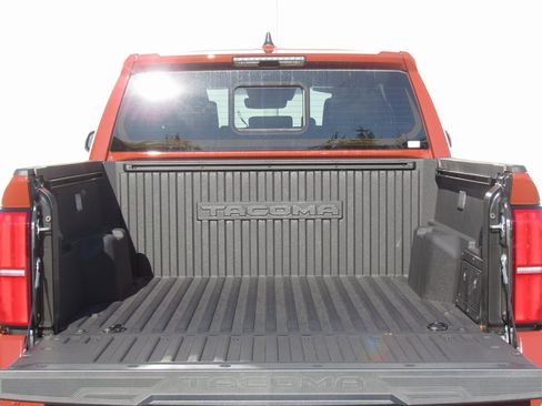 Certified 2025 Toyota Tacoma TRD Off-Road image 8