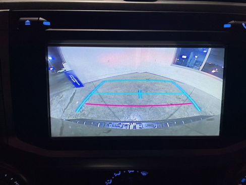 Used 2018 Toyota 4Runner SR5 AWD/4WD image 24
