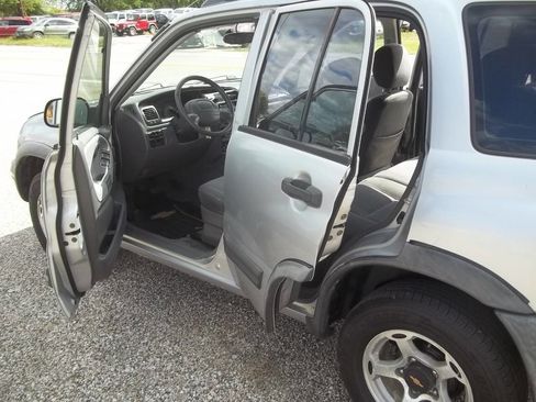 Used 2001 Chevrolet Tracker ZR2 image 9