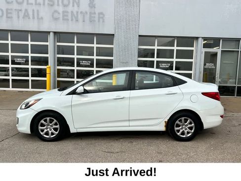 Used 2014 Hyundai Accent GLS image 3