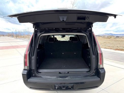 Used 2019 Cadillac Escalade ESV Premium Luxury image 9