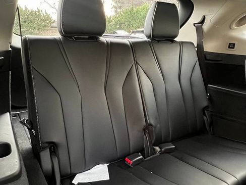 Used 2023 Acura MDX SH-AWD w/ Advance Package image 17