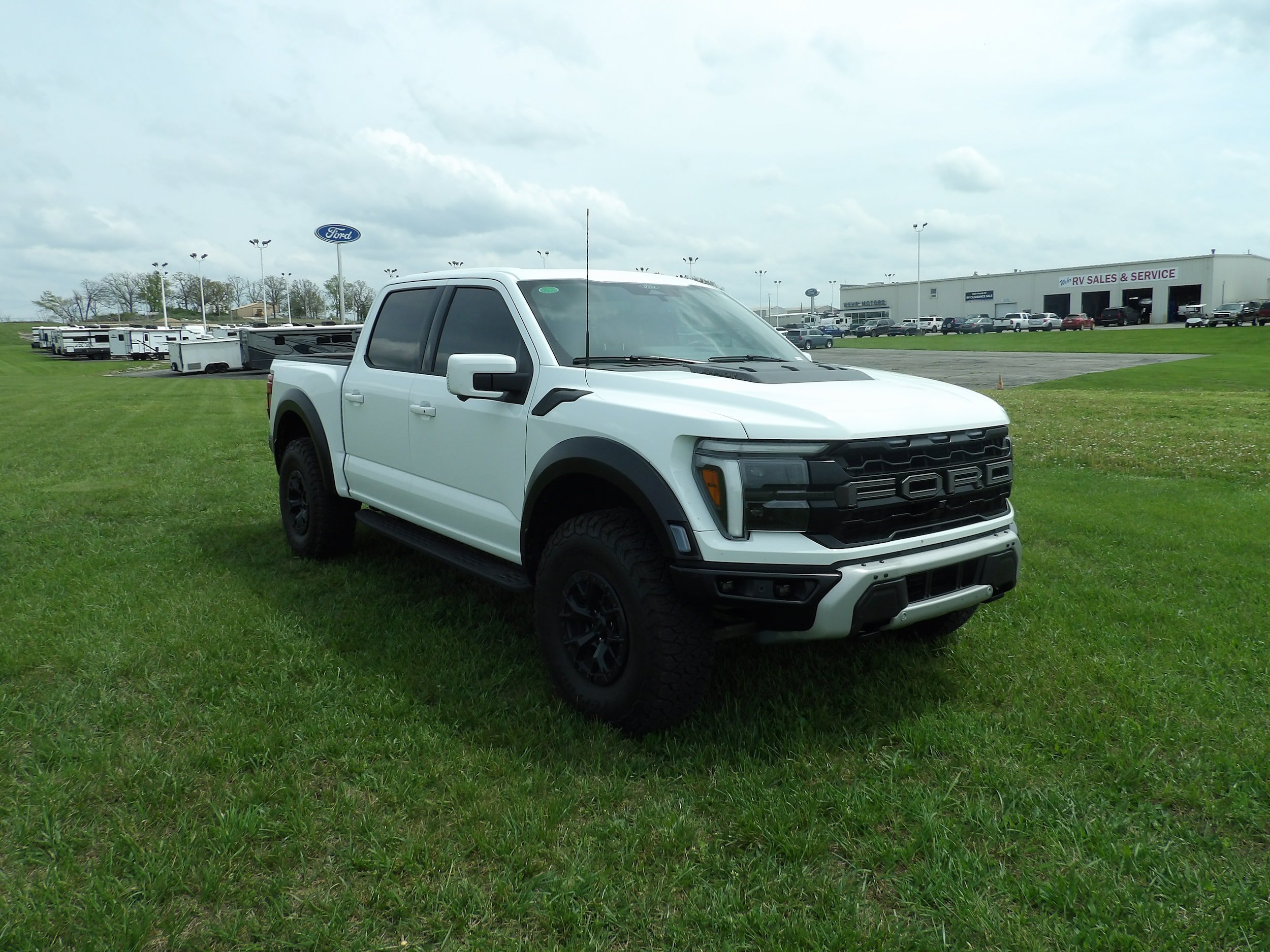 Used 2025 Ford F150 Raptor AWD/4WD image 4