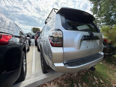Used 2021 Toyota 4Runner Venture w/ Moonroof Package AWD/4WD image 4