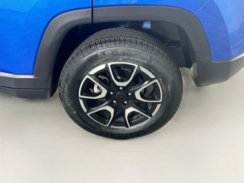 Used 2025 Jeep Compass Trailhawk AWD/4WD image 11