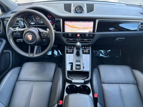 Certified 2025 Porsche Macan AWD/4WD image 6