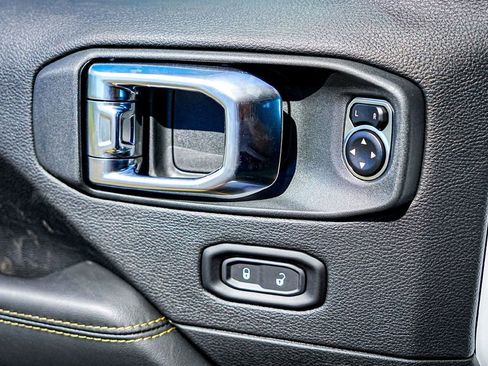 New 2025 Jeep Gladiator Sport image 25