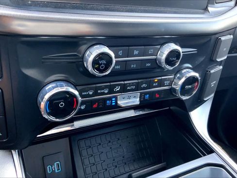 Used 2024 Ford F150 Platinum w/ FX4 Off-Road Package AWD/4WD image 31