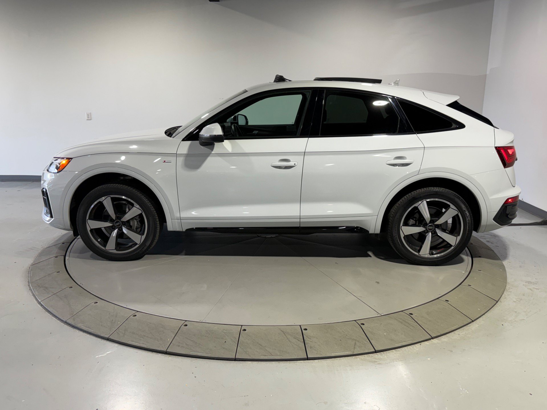 Used 2023 Audi Q5 2.0T Premium Plus w/ Premium Plus Package AWD/4WD image 15